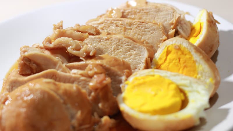 お酢で作る鶏胸肉のさっぱり煮（ゆで卵も一緒に）