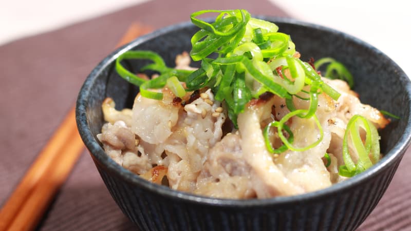 ネギたっぷりの豚塩レモン丼【トースターで簡単！】
