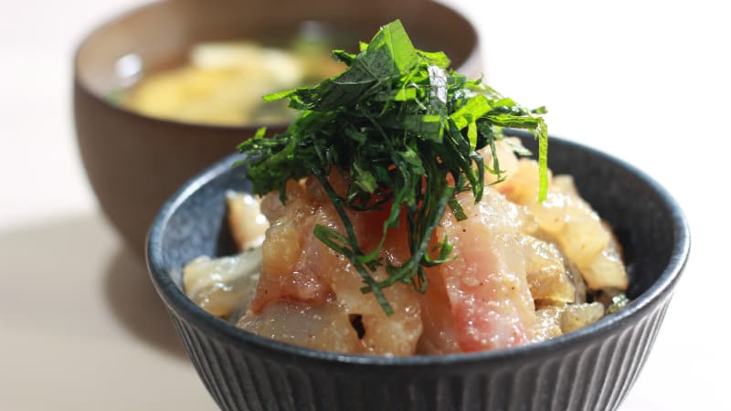 ごま香る！鯛の漬け丼ぶり