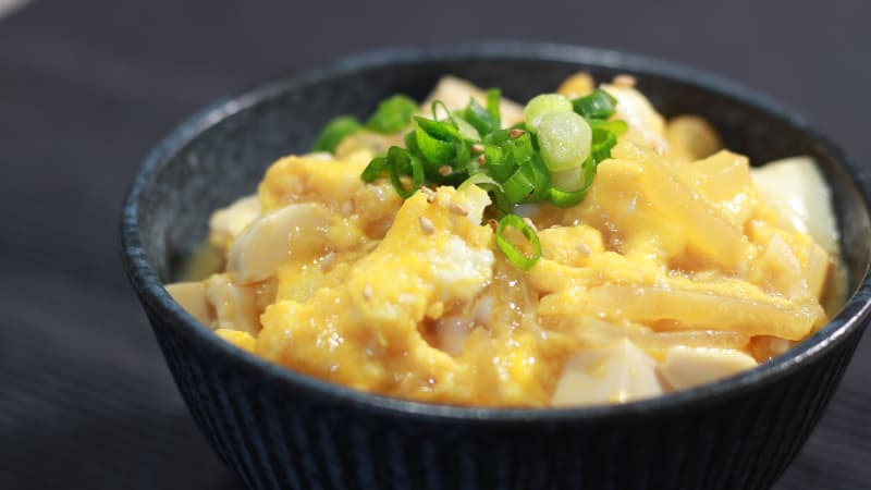 味が染みて美味い！豆腐と卵とじのふわふわ丼ぶり